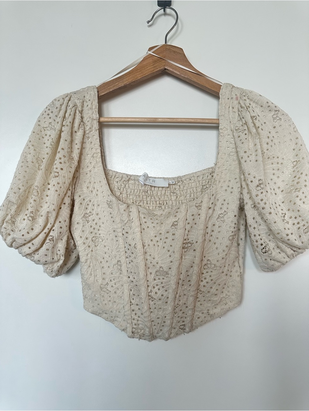 Astr Cream Eyelet Puff-Sleeve Crop Top